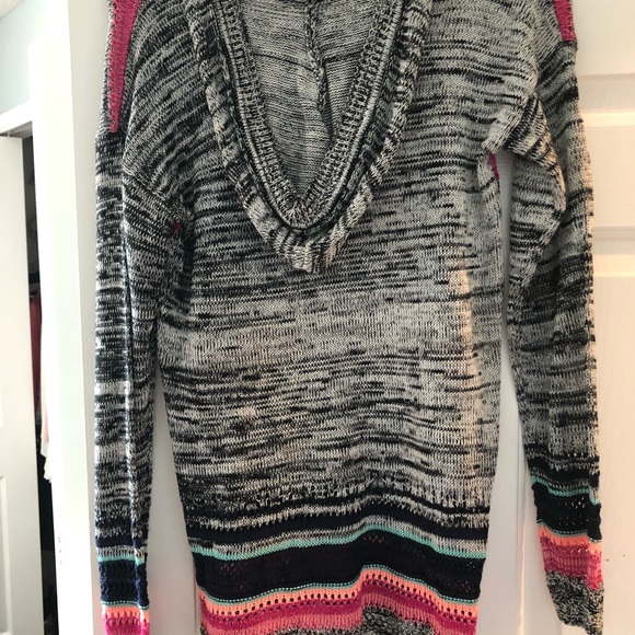 Love On A Hanger Sweater. NWT - Picture 2 of 4